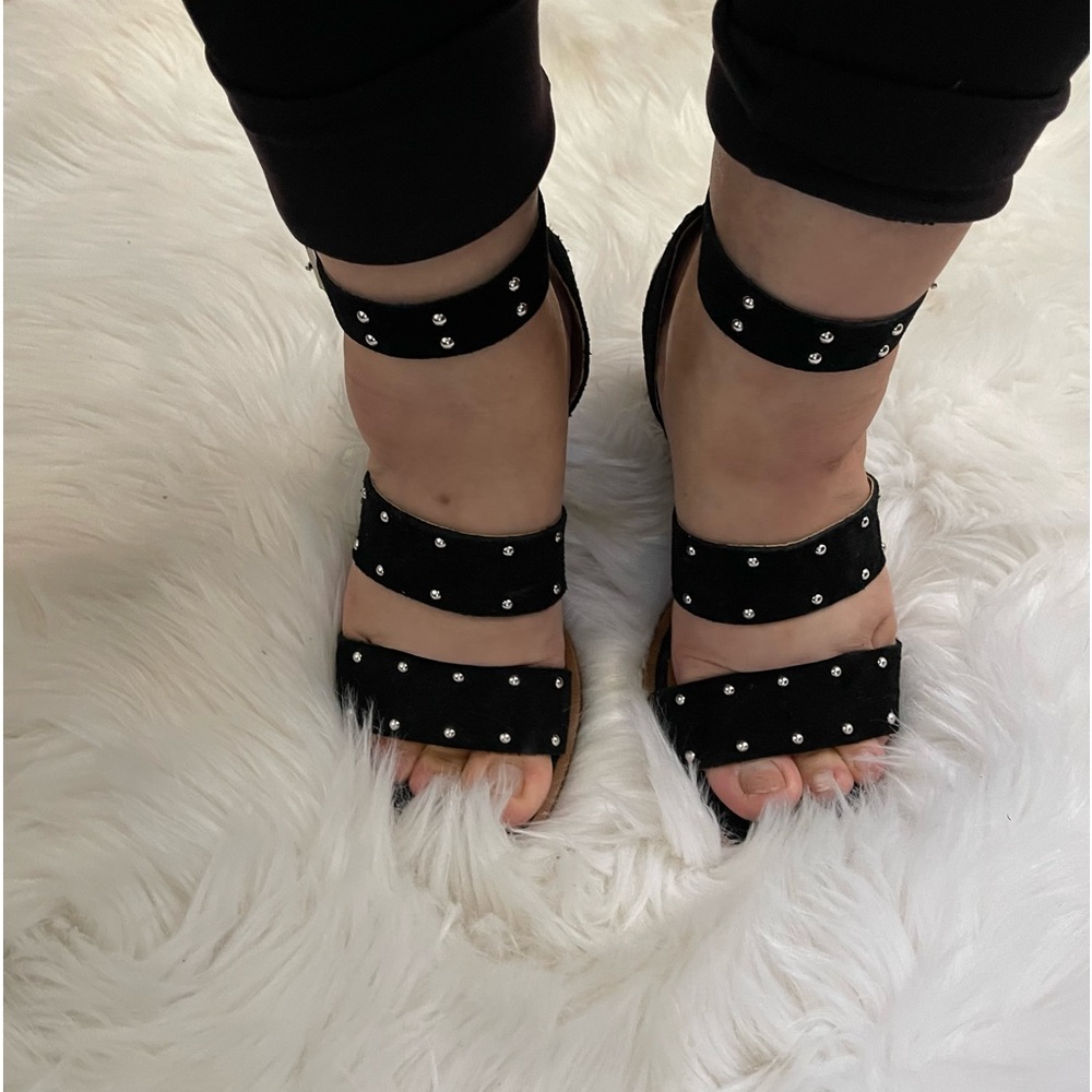 ASOS women block heel shoes
